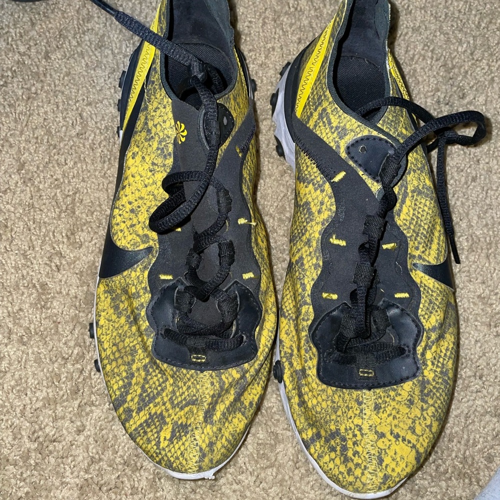 USED YELLOW CASUAL NIKE SHOES